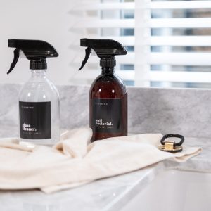 Amber Spray Pump Bottle with Black Label 500ml