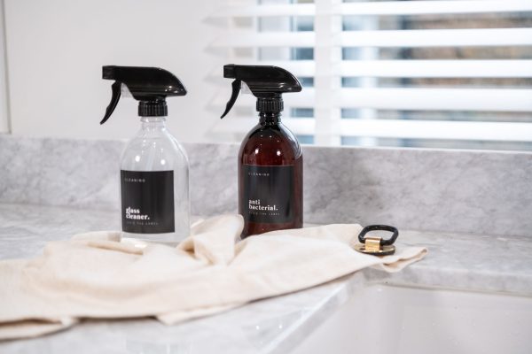 Amber Spray Pump Bottle with Black Label 500ml